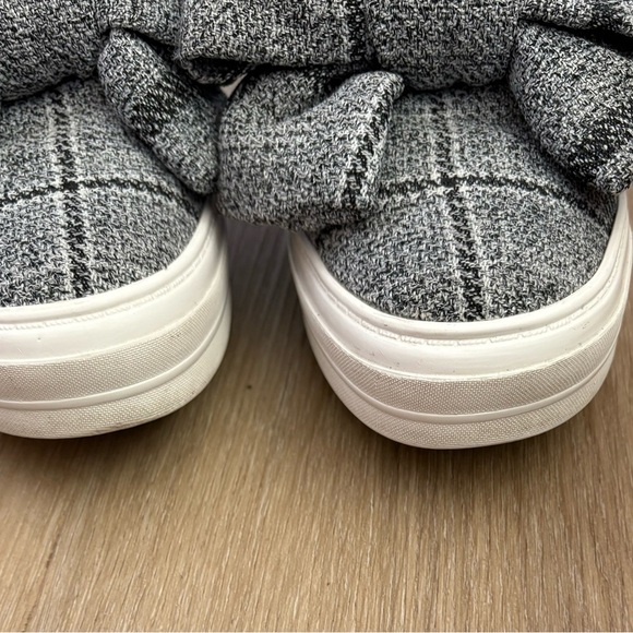 Nine West Onosha woman’s 7.5 Grey Plaid Platform Sneakers Shoes Bow Slip on - Picture 3 of 8